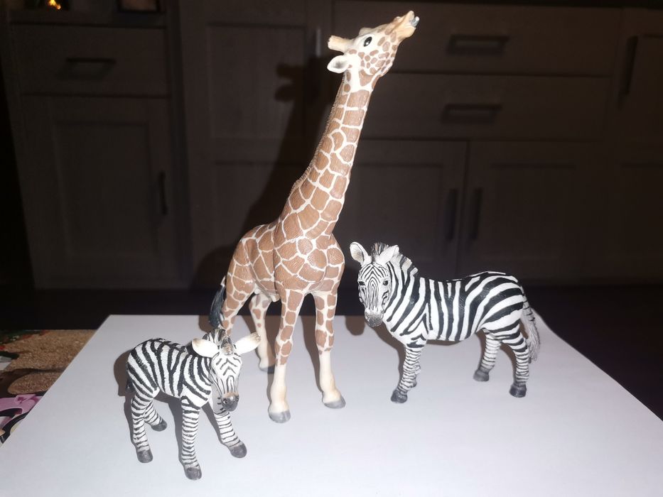 Figurki schleich żyrafa i 2 zebry
