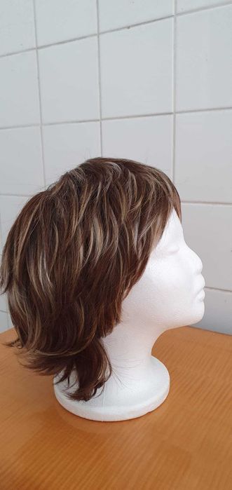 2 perucas diferentes e totalmente fantásticas a preço de saldo