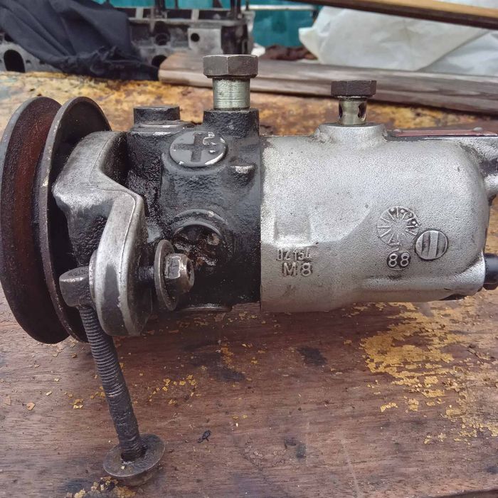 Насос гідропідсилювач керма Ауді 100 с3