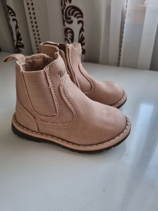 Кросівки для дівчинки весна