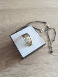 Złoty pierścionek 333 grecki wzór szer 12 mm
