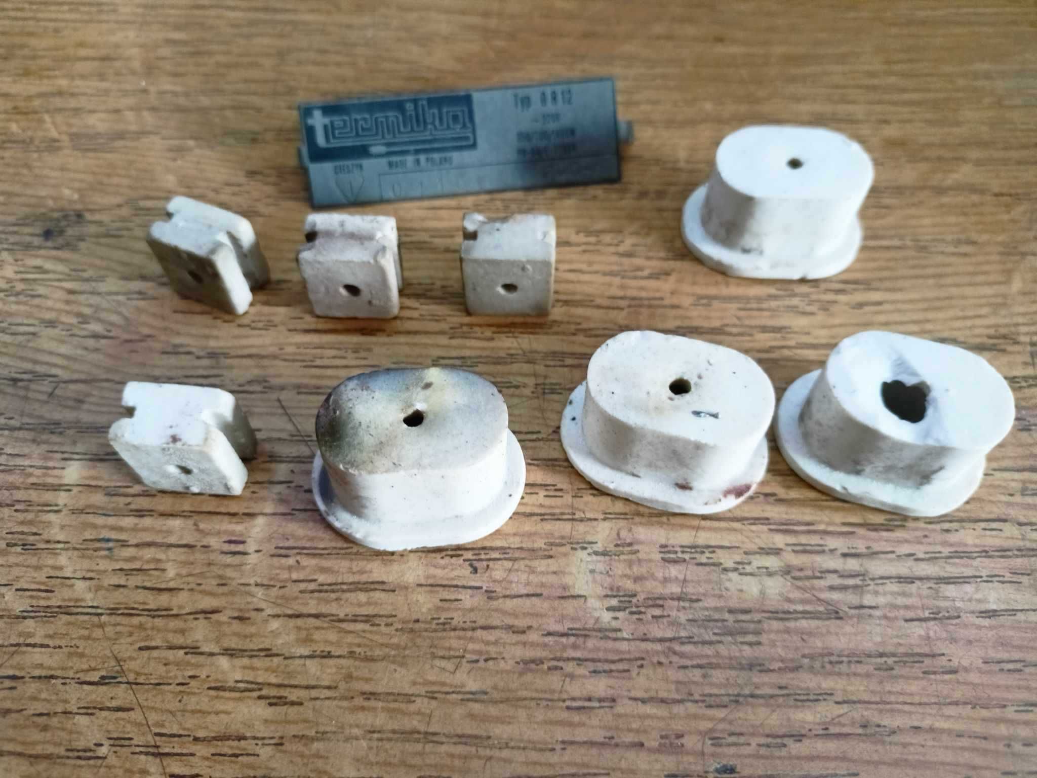 Izolatory ceramiczne tabliczka znamionowa termika