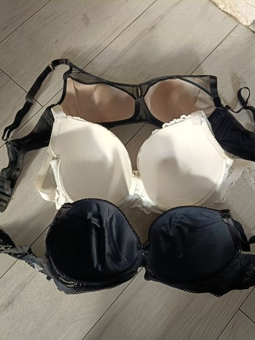 Staniki biustonosze róż ok 75 80 E stan jak na zdjęciu czarny brak ram