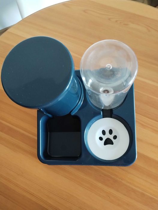 Karmnik/poidło dla zwierząt