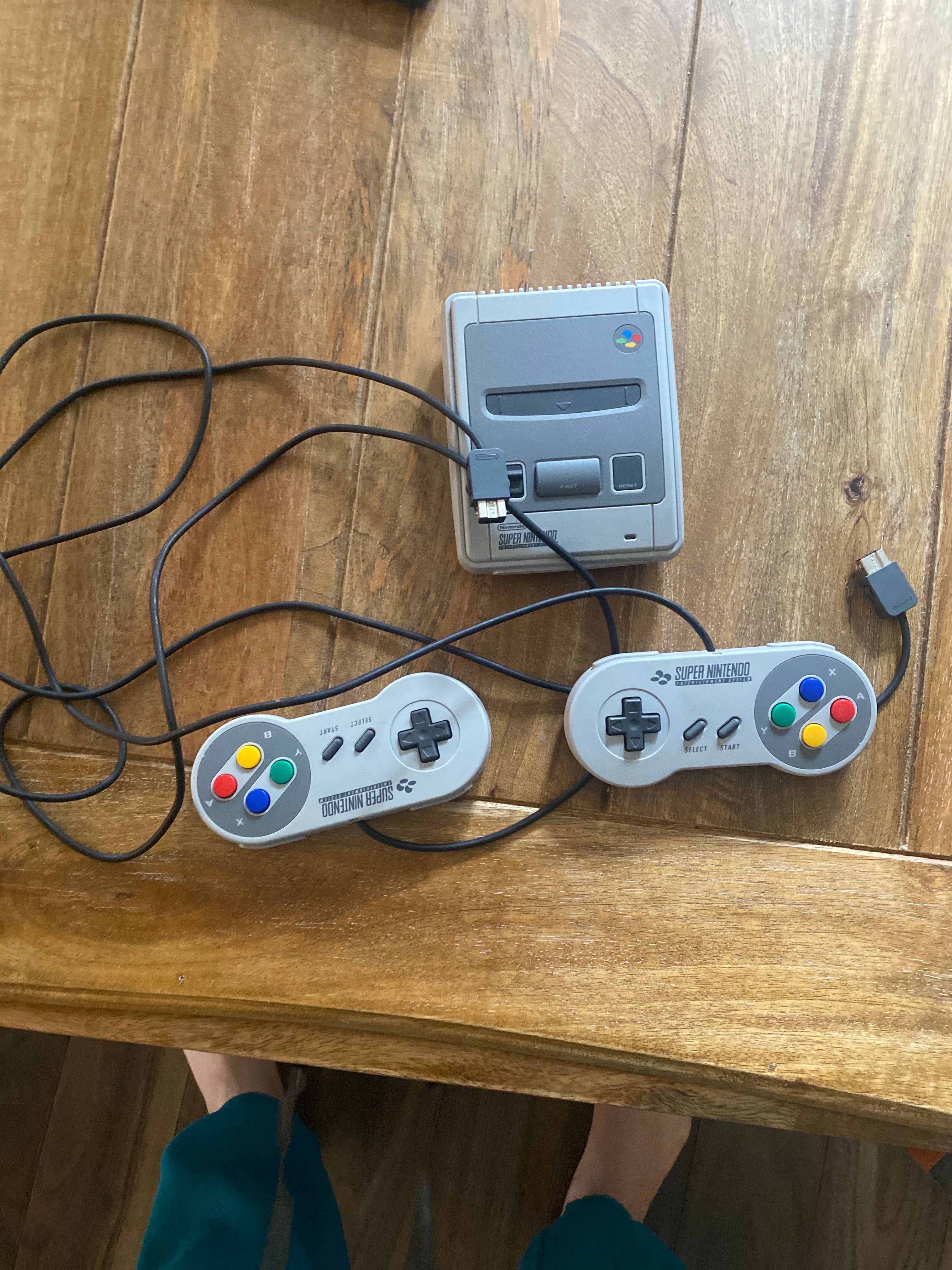 SNES Super Nintendo mini uszkodzone plus 2 kontrolery