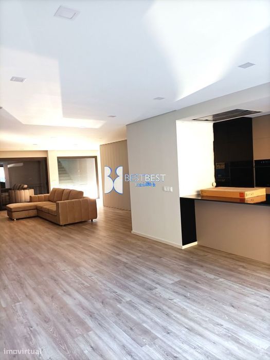 Moradia De Luxo T4 Em Ribeirão , A 5 Min. Centro De Famalicão