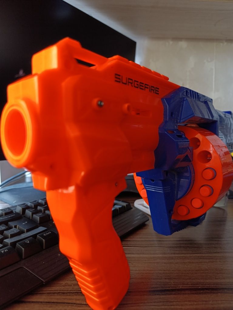 Пістолет Nerf Surgefire cтан гарний майже повний магазин