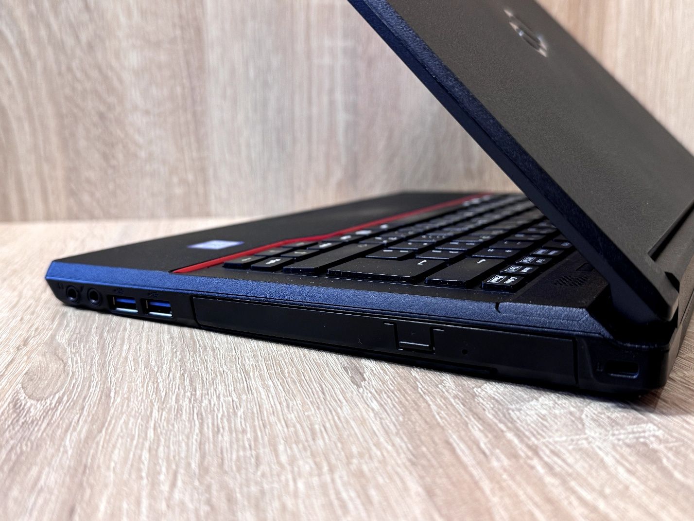 Fujitsu Lifebook E546/i5 6200u/8gb ddr4/ssd 480gb.