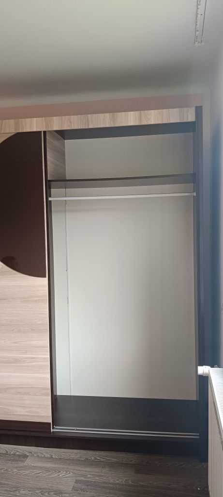 Szafa przesuwna brązowa 204x220x60