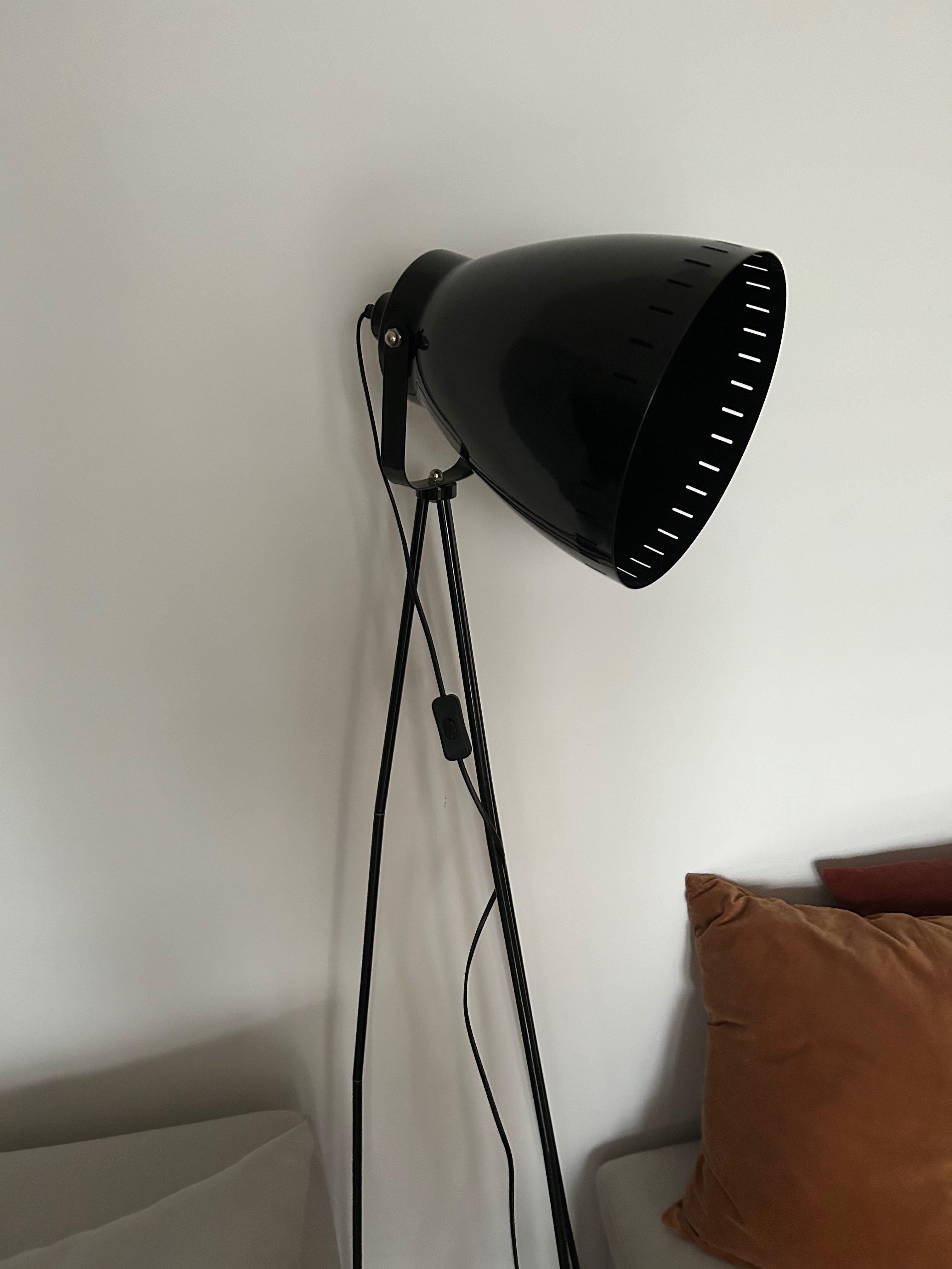 Lampa stojąca trójnóg  loftowa reflektor czarna