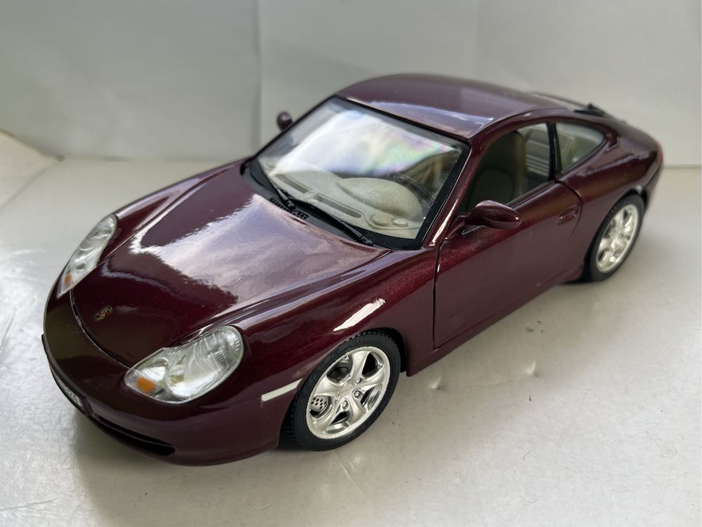 Model samochodu w skali 1:18 Porsche 911 carrera Bburago Burago