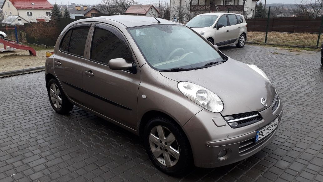 Автомобіль Nissan Micra