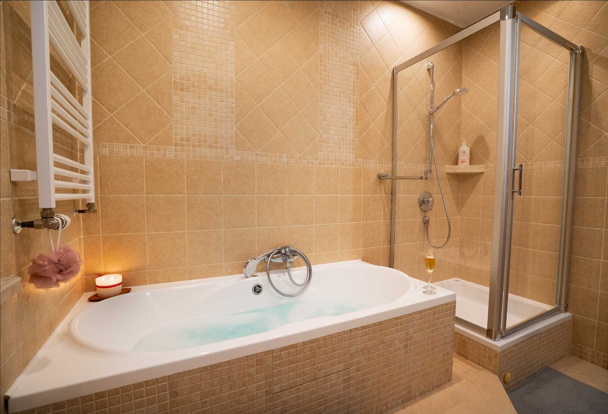 Cze Chill House - Dom na Kaszubach z sauną, jacuzzi i letnim basenem
