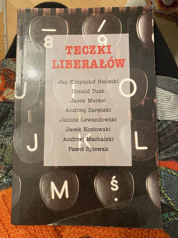 Ksiazka "Teczki liberałów" z autografami.
