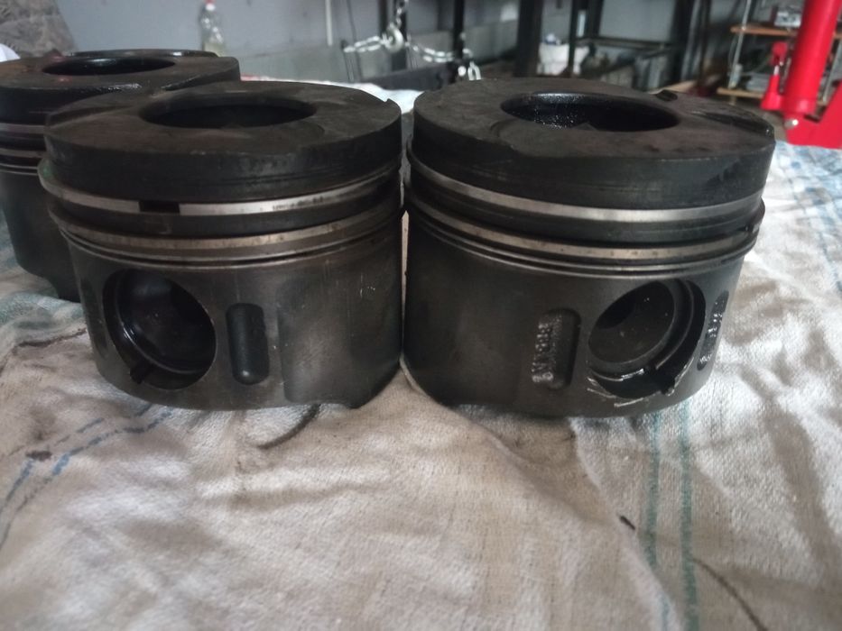 Продам шатуни та поршні ОМ 611-612