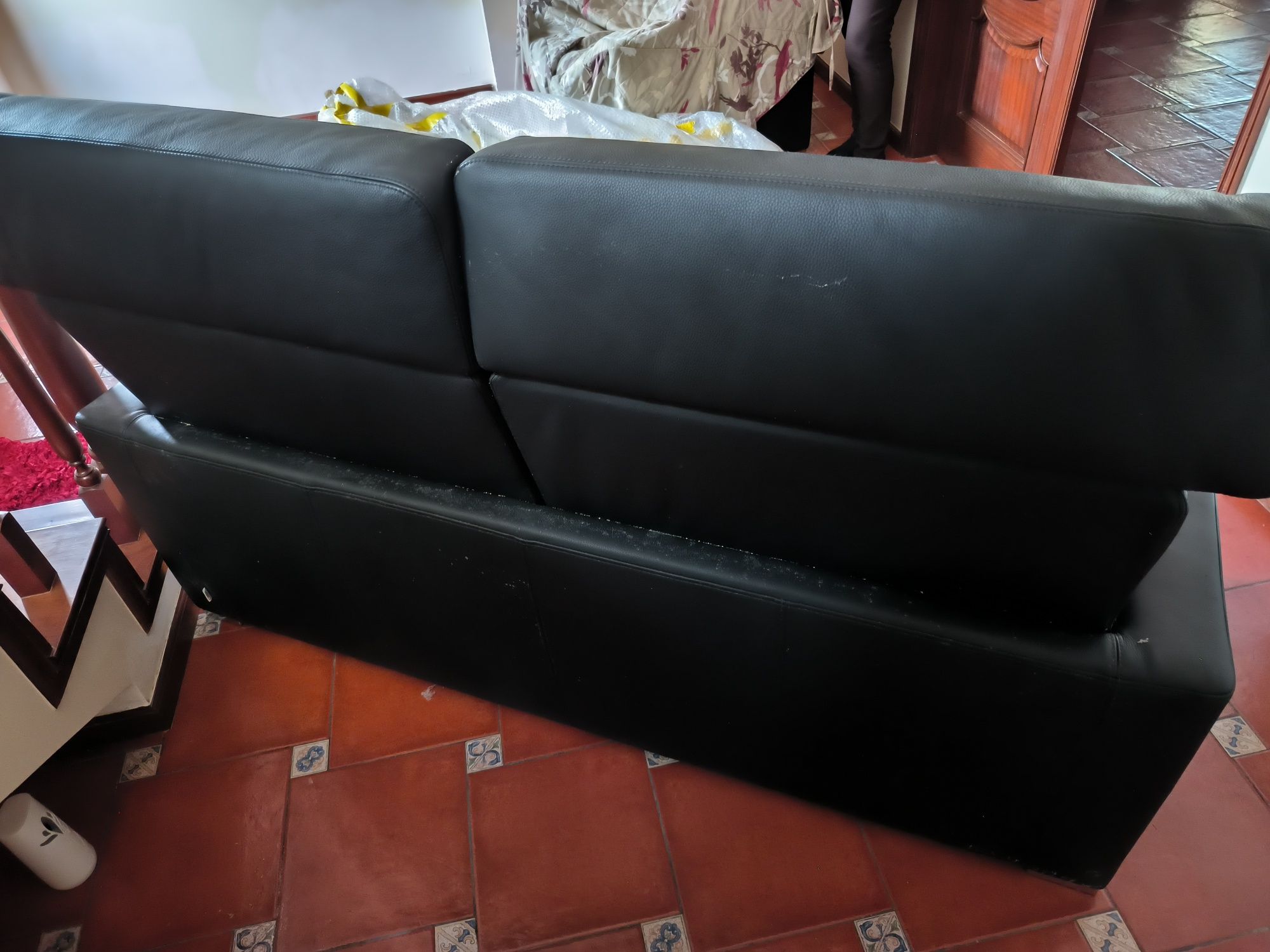 Sofá preto em pele Brühl
