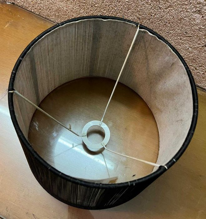 Abat-jour Preto com Design Moderno