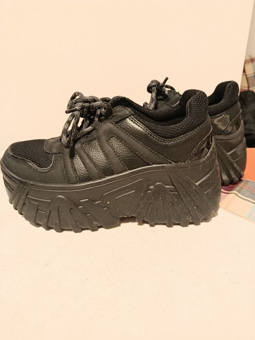 Sapatilhas plataforma tamanho 36 Bershka pretas