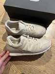 New Balance 373 beżowe