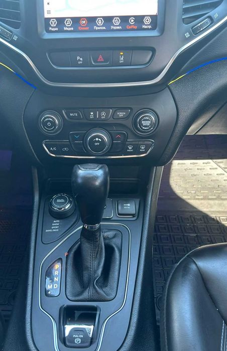 Продам Jeep Cherokee