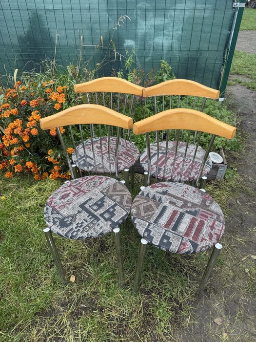 Krzesla caly komplet 4 szt.
