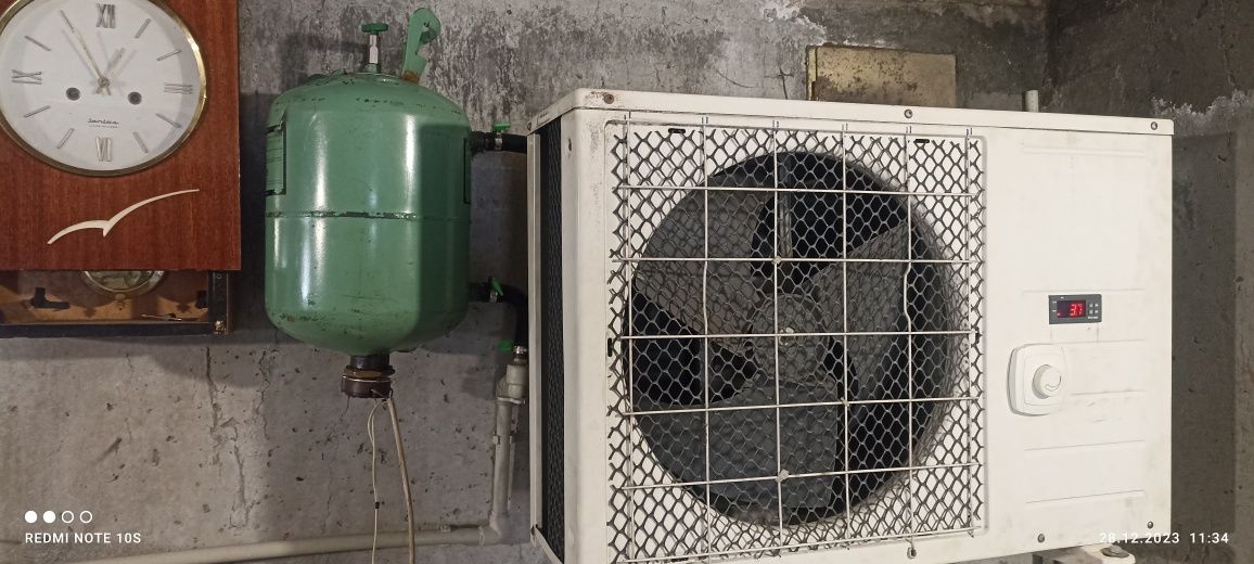 Наружный блок кондиционерапод отопление,водяной тепловентилятор.