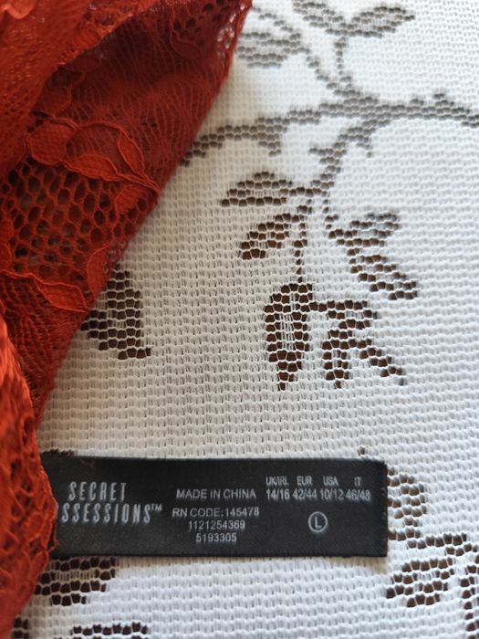 Cropp top cały z koronki na regulowane ramiączka rozm 42/44C. Secret P