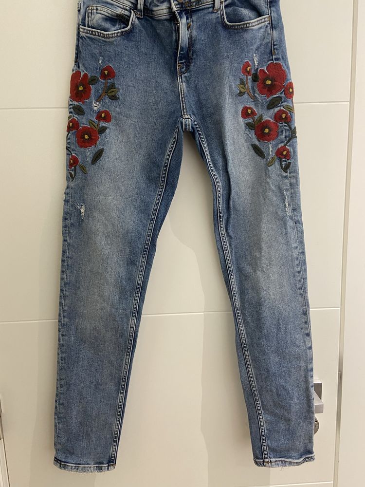 Jeans com flores - Zara