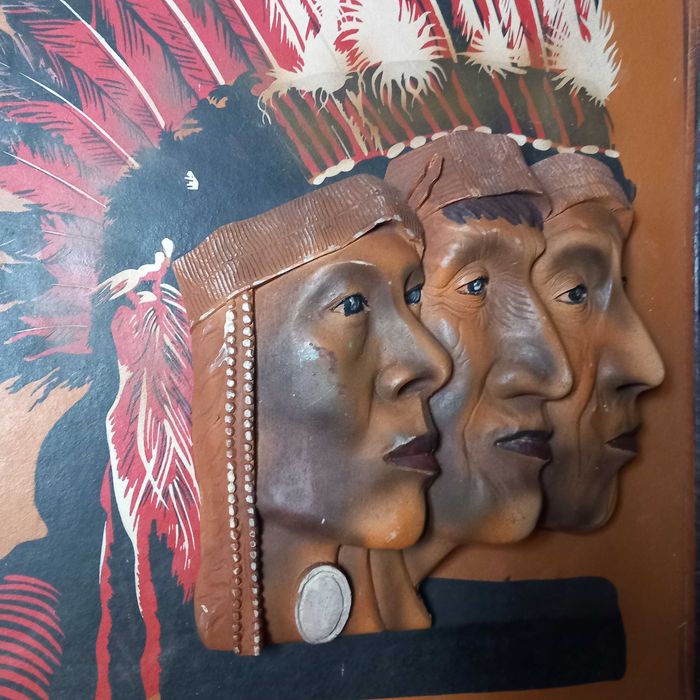 Quadro em relevo em madeira