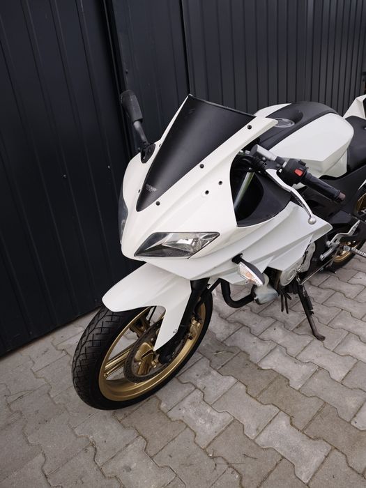 Yamaha YZF125R Uszkodzona
