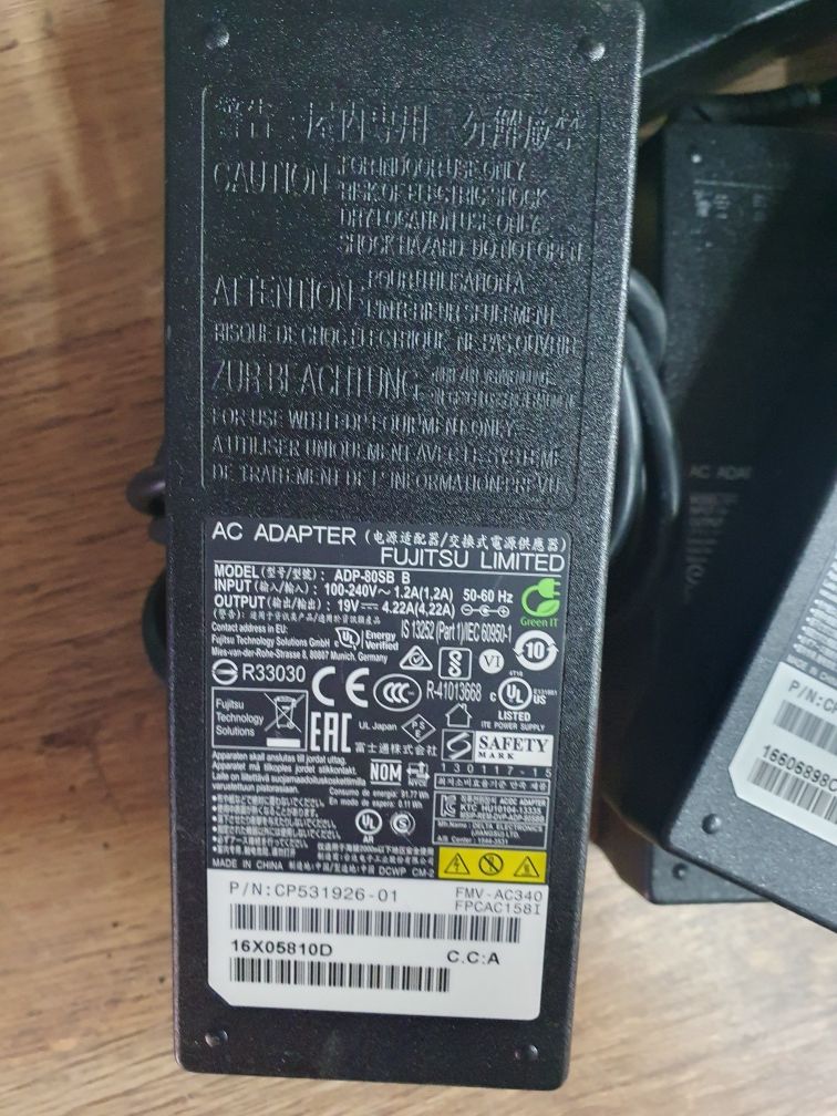 Зарядка зарядное блок питания Fujitsu Asus Toshiba 19v/4.22a 80w ориг