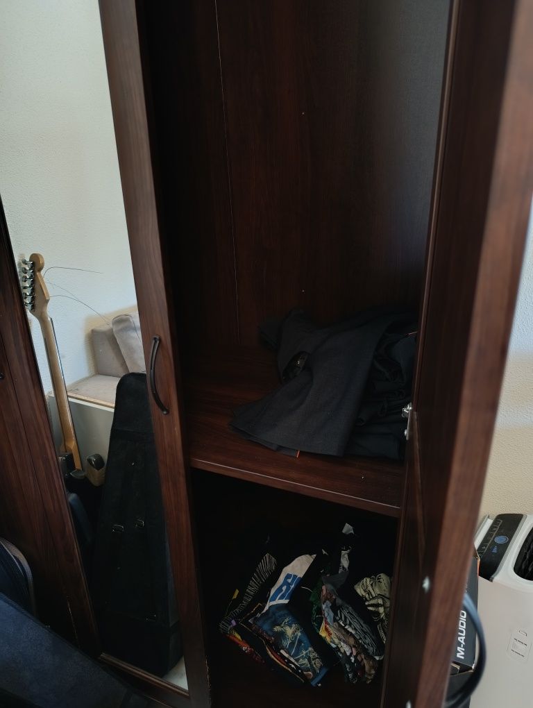 Roupeiro IKEA escuro