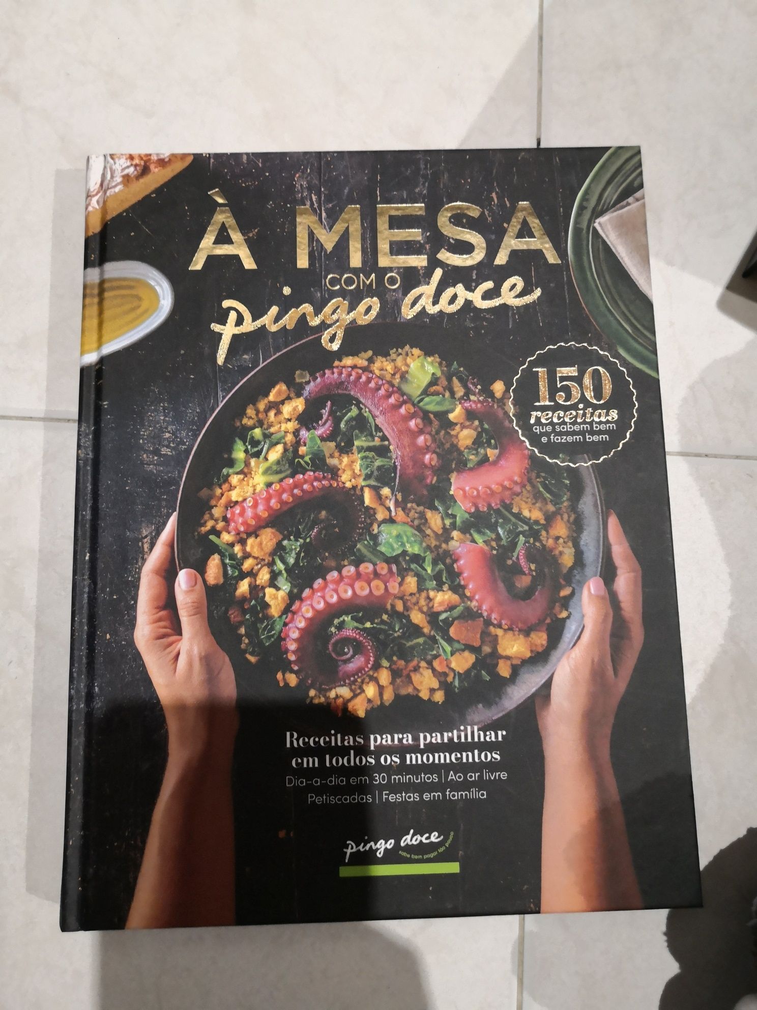 Livro À mesa com o Pingo Doce