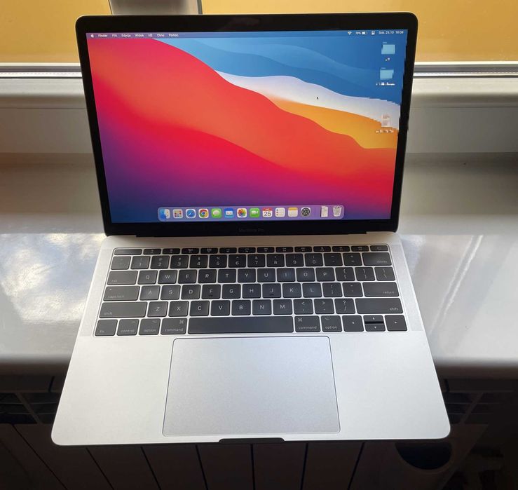 MacBook Pro / 13,3 cala / 2017 / srebrny / A1708