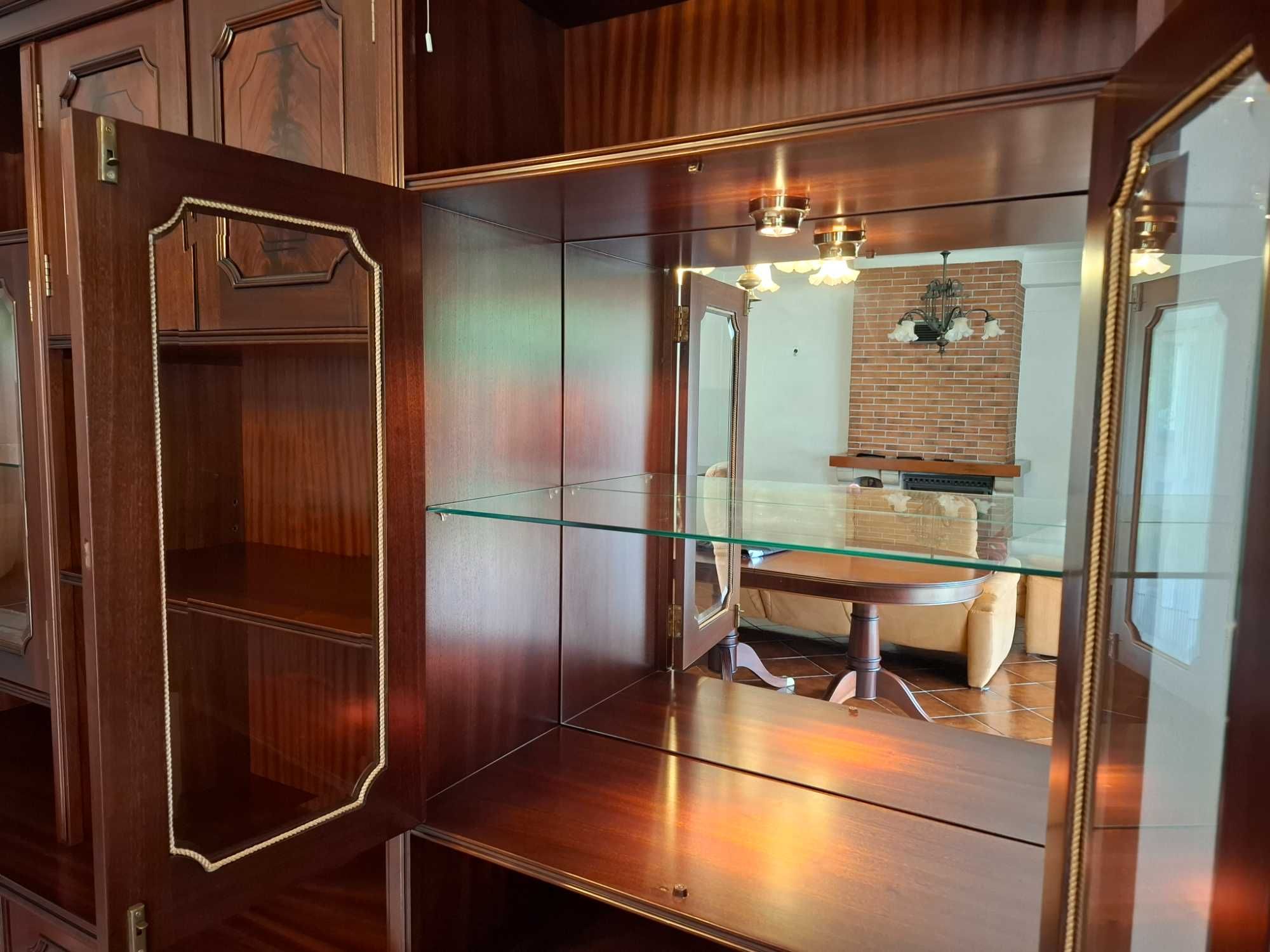 Movel de sala estilo clássico em bom estado