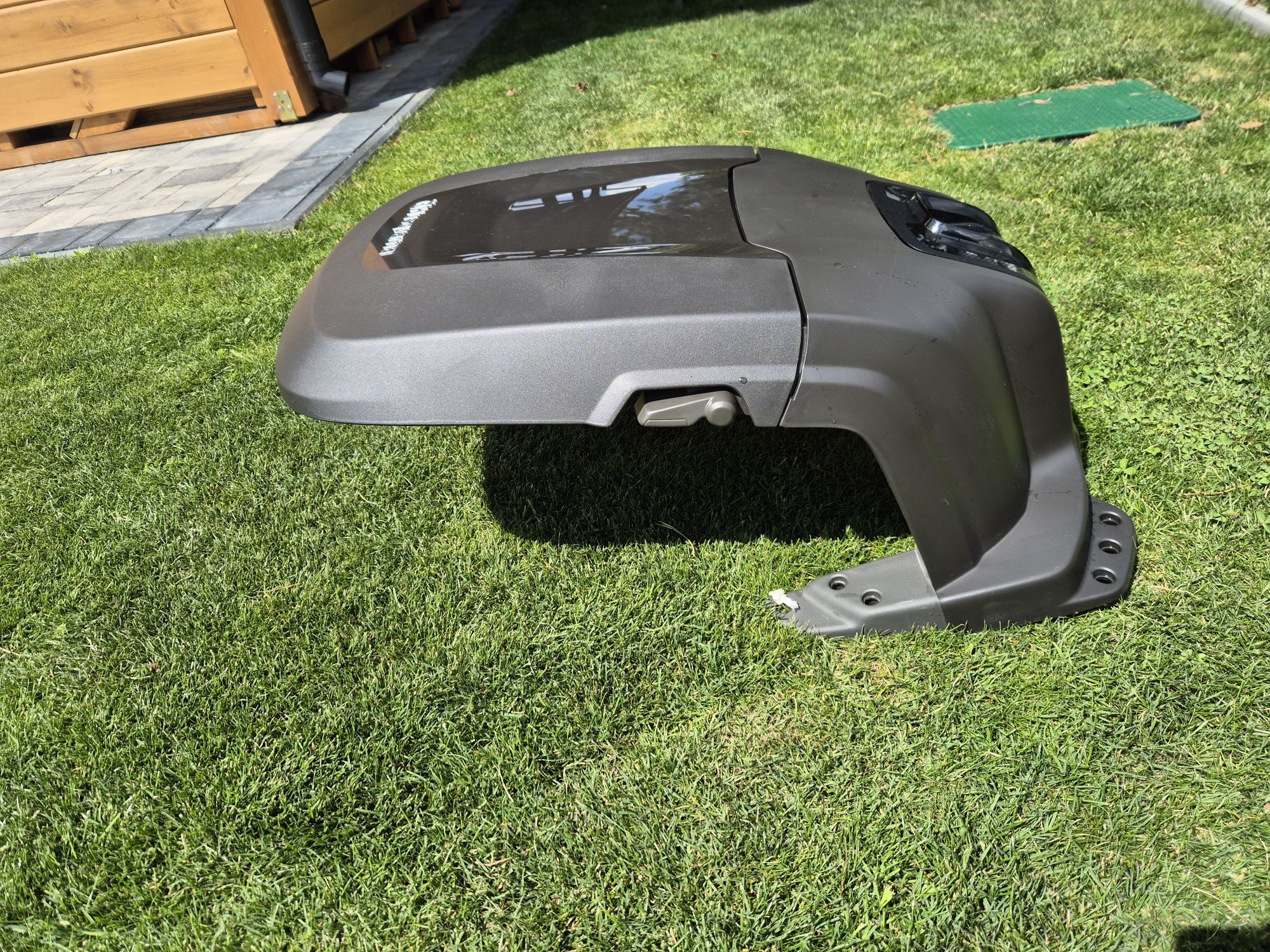 Domek, osłona stacji do kosiarek Automower Husqvarna 305,405X, 310