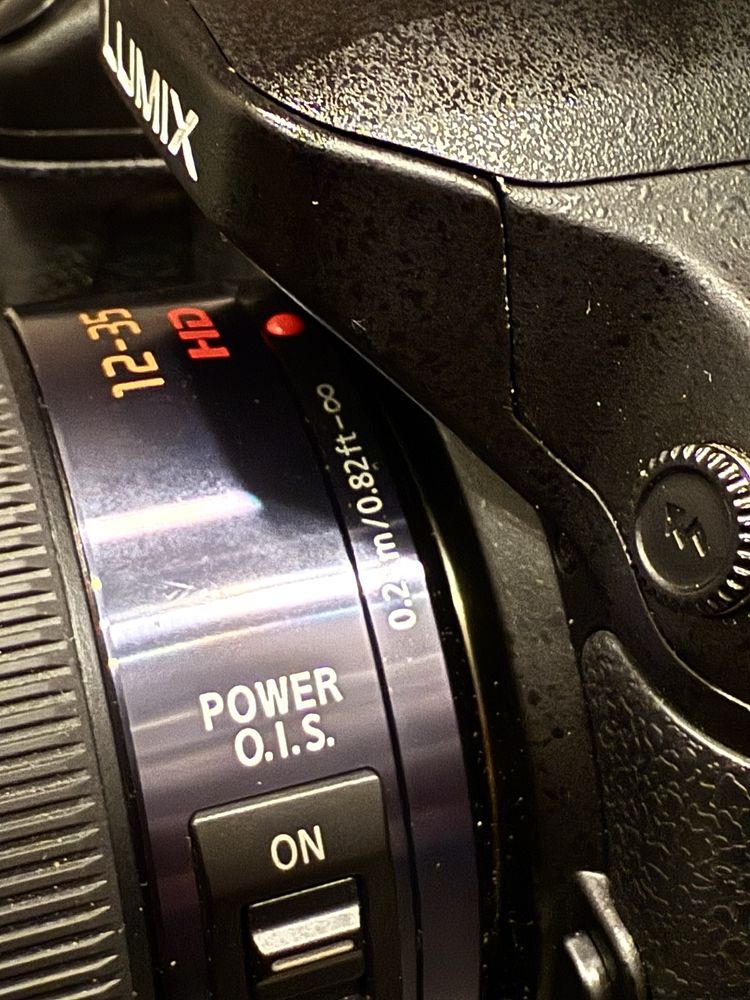 Aparat Panasonic Lumix GH4 wraz z obiektywem Lumix 12-35