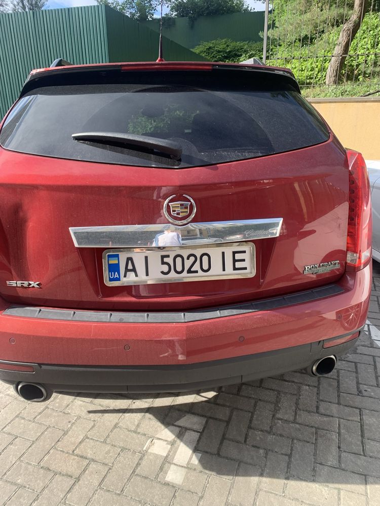 Автомобіль каділак SRX