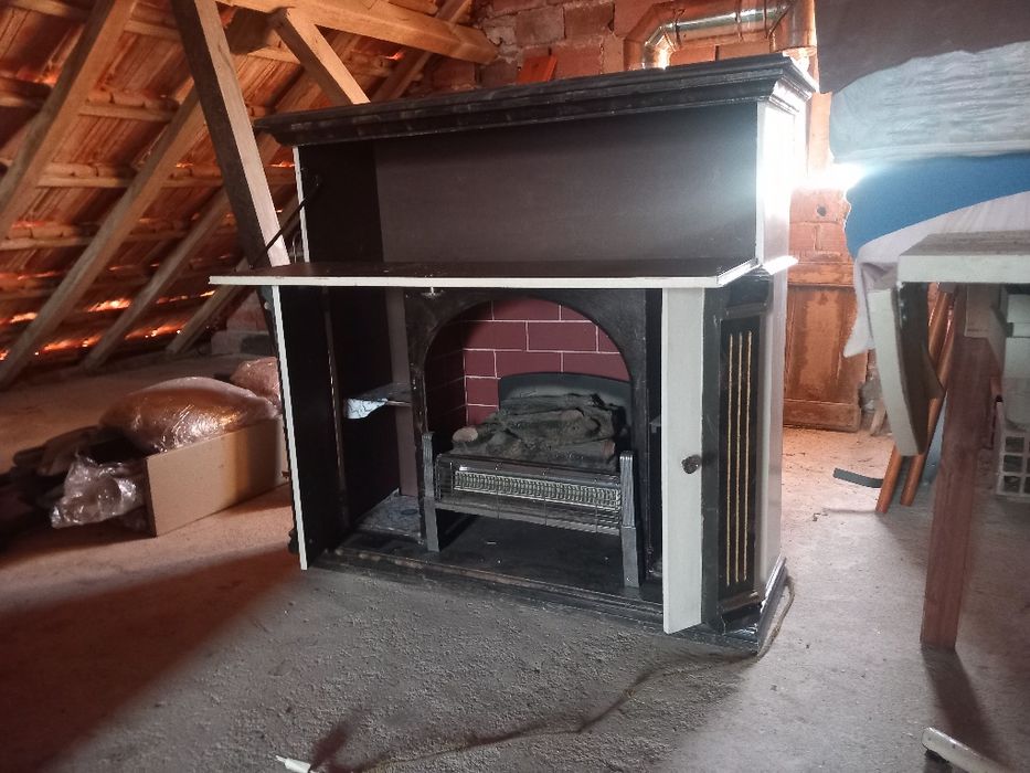 Móvel antigo com aquecedor