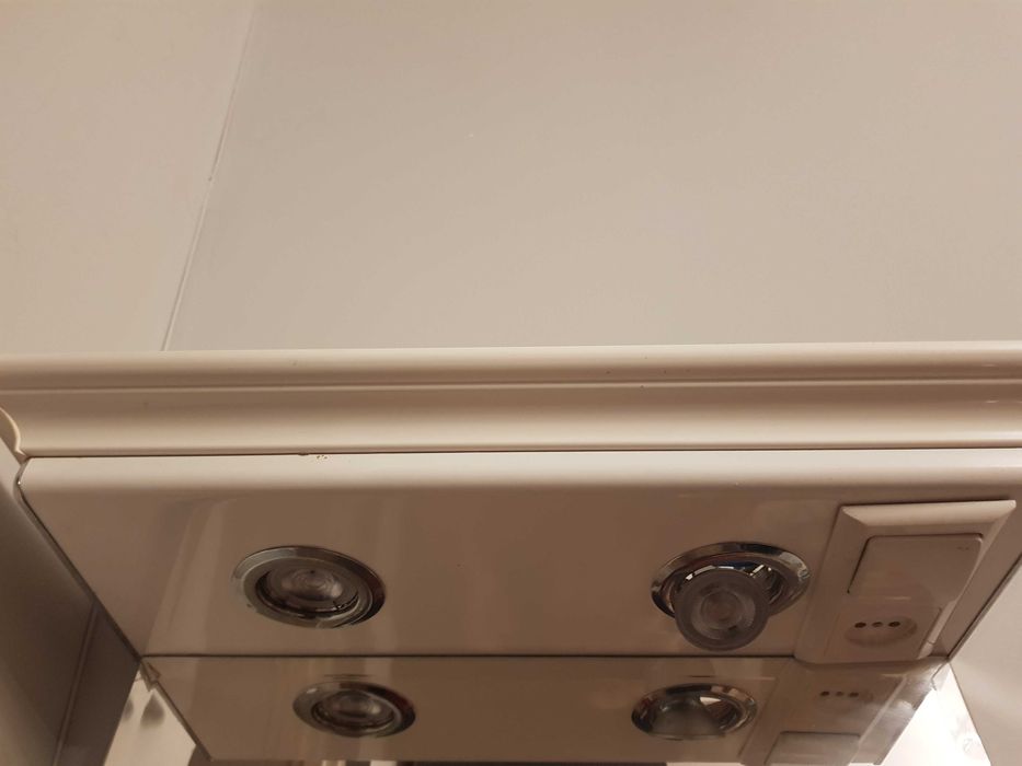 Lustro wiszące z ledami