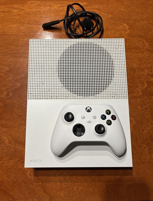 Xbox One S c/comando e cabos