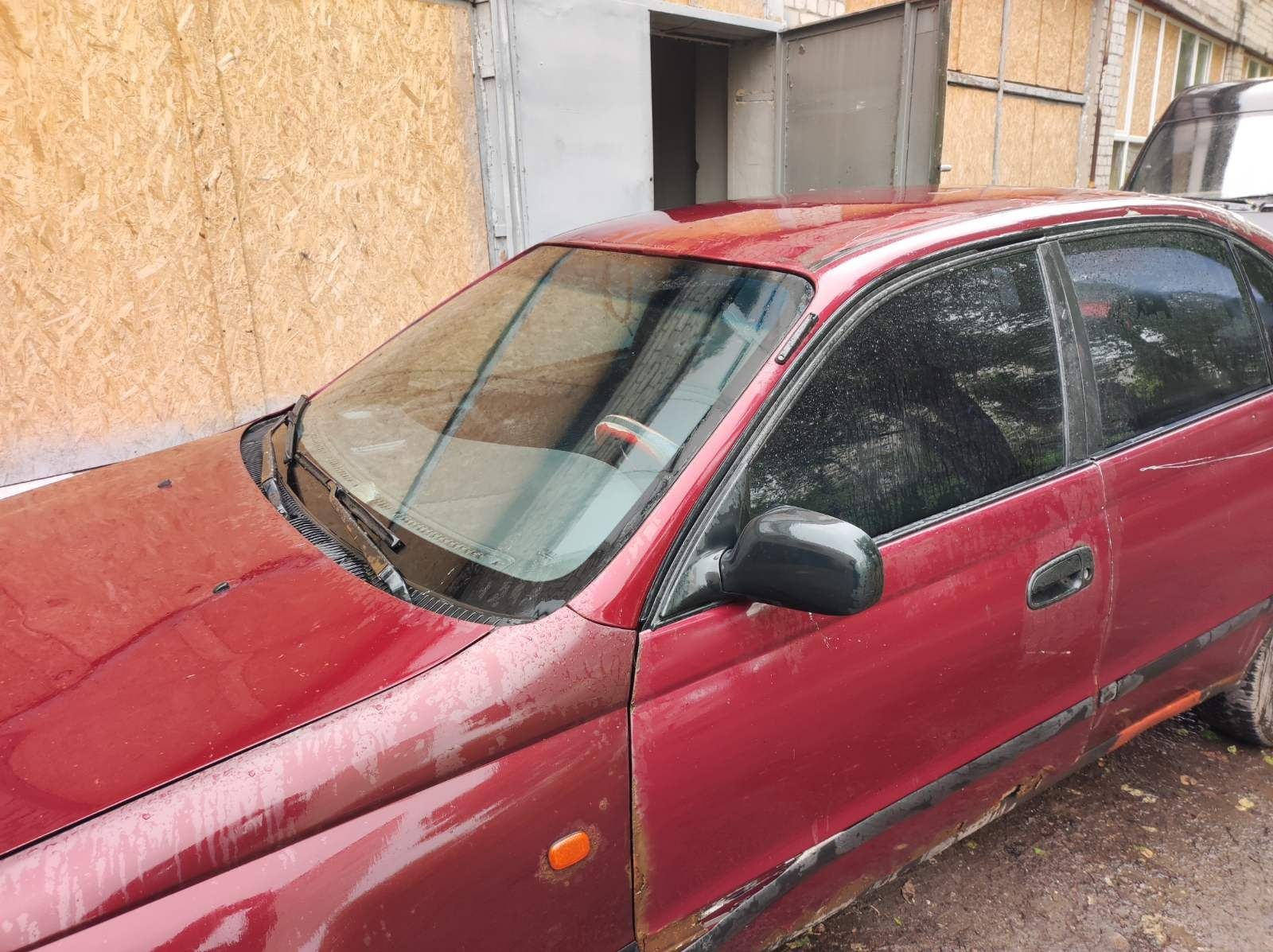 Продам машину. Toyota Carina E. Седан.