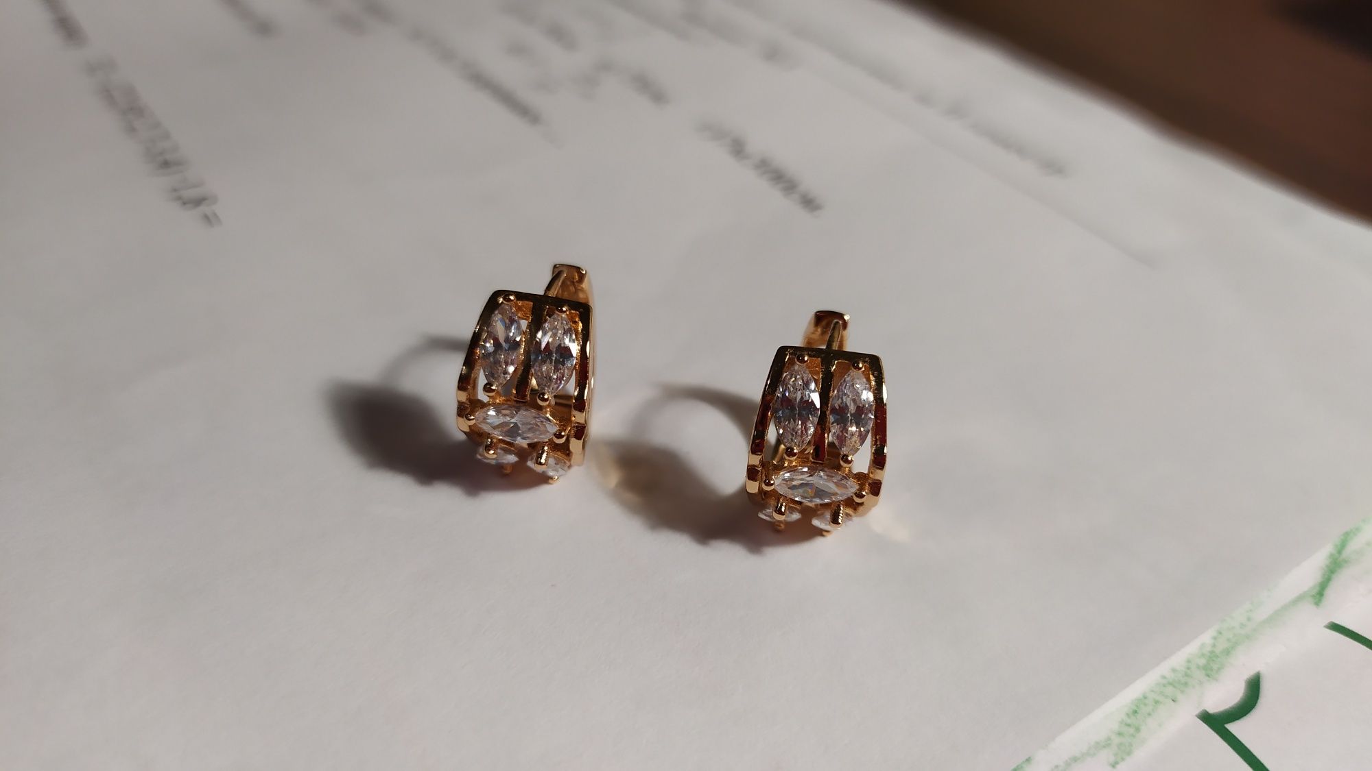 Сережки из медицинского золота Серьги из медицинского золота