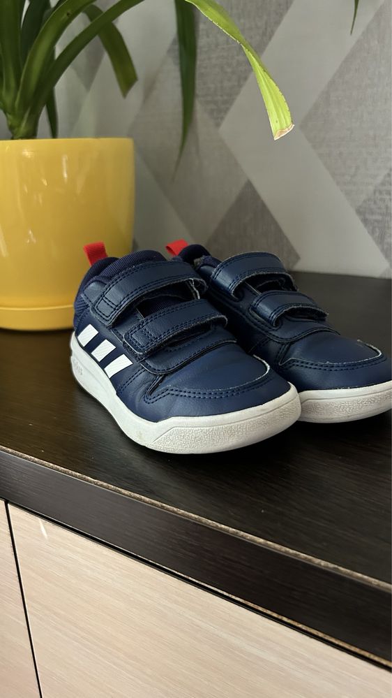 Кросівки Adidas 28р оригінал