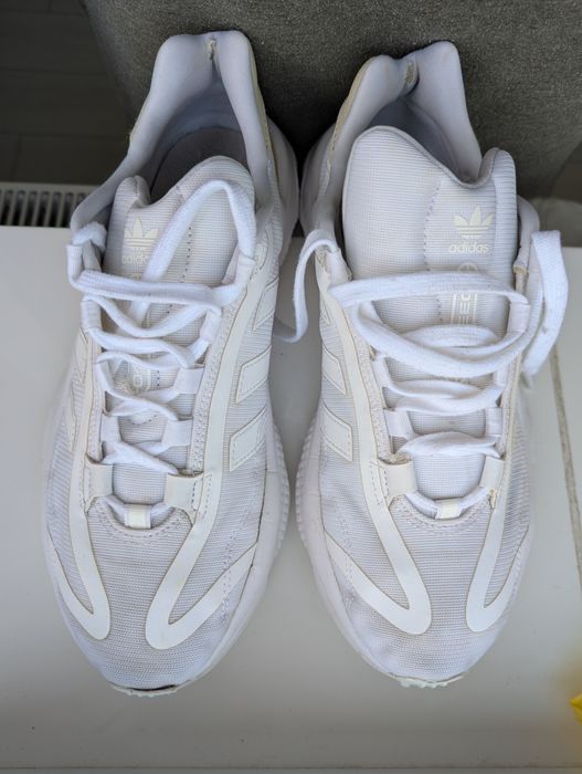 Оригінальні брендові кросівки Adidas в хорошому стані..