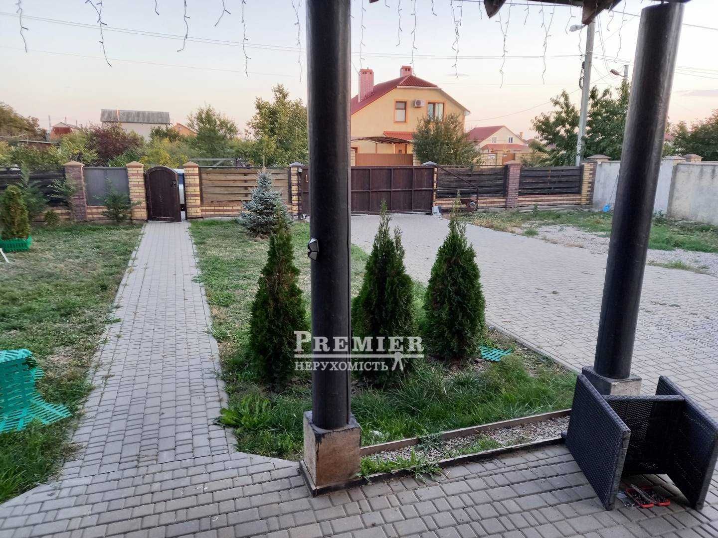 Пропонується до продажу новий 2-поверховий будинок з дерев'яного зрубу