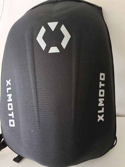 Mochila grande com casco para motard