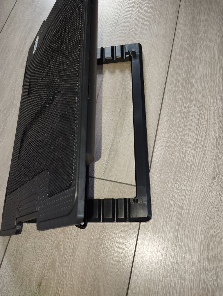 Podstawka chłodząca pod laptopa
