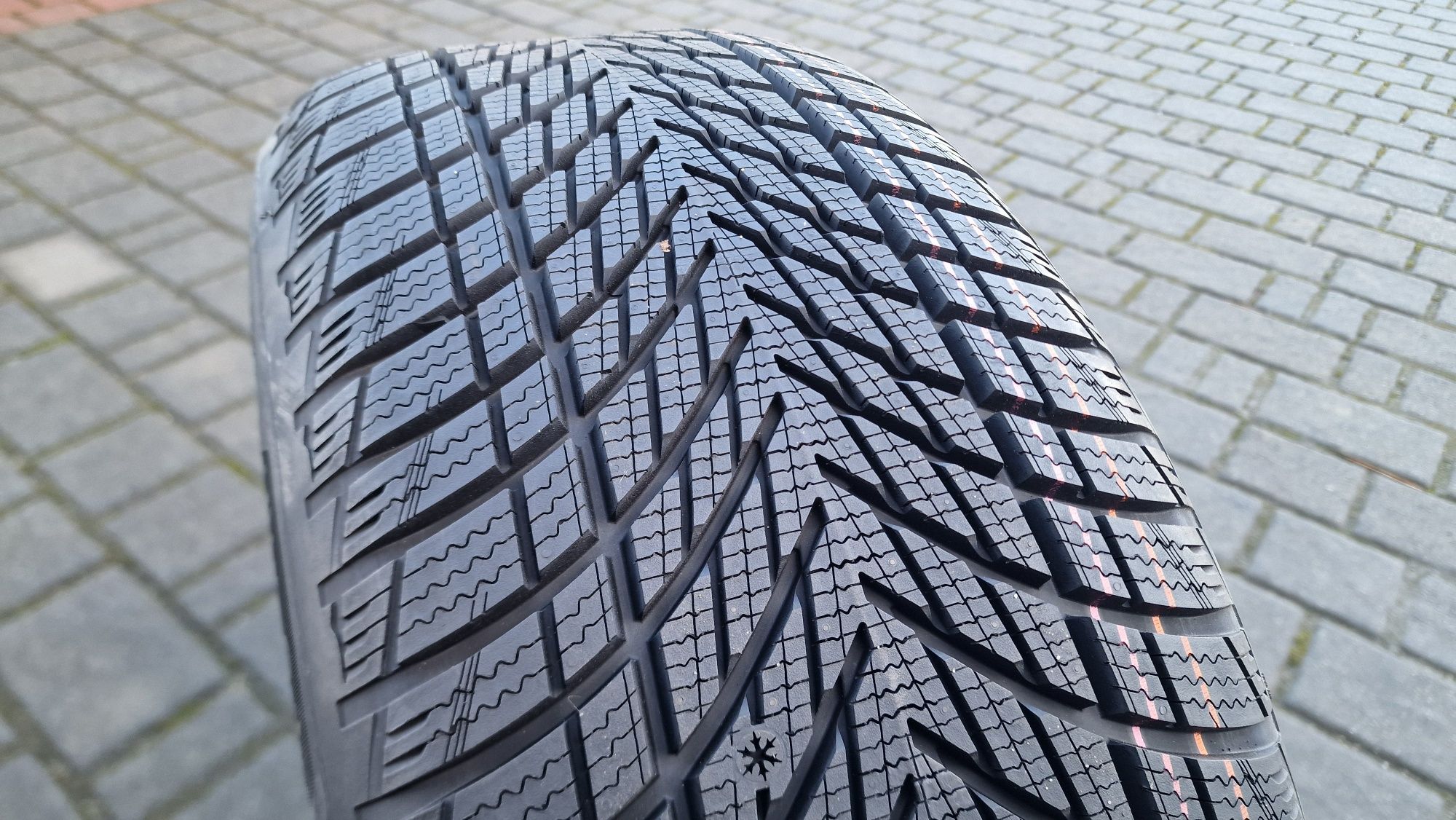 Nowe Opony Zimowe Goodyear UltraGrip Performance 3 235/45R18  2923 4s