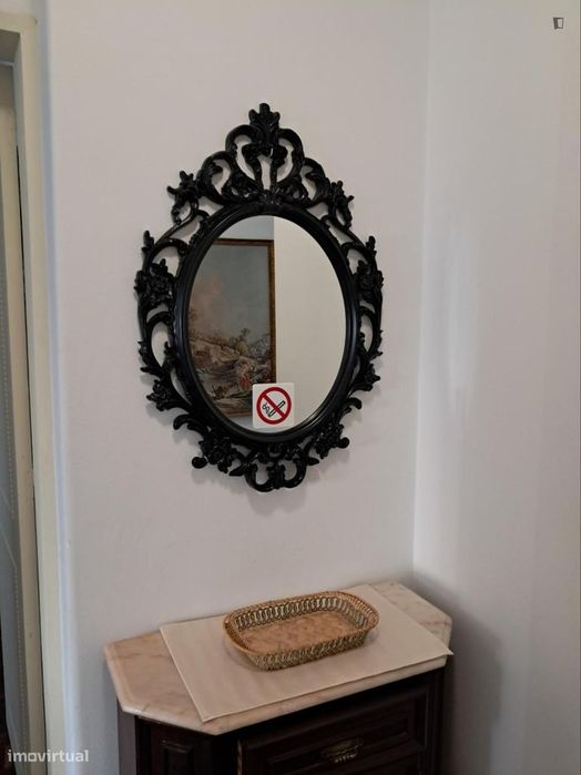 Quarto - localizado em Linda-a-Velha Lisbon